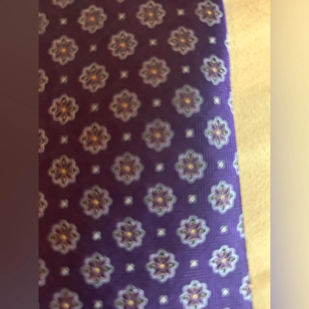 Men’s tie. Jos A Bank TravelerCollection. Stain resistant. Beautiful. EUC - Picture 1 of 3